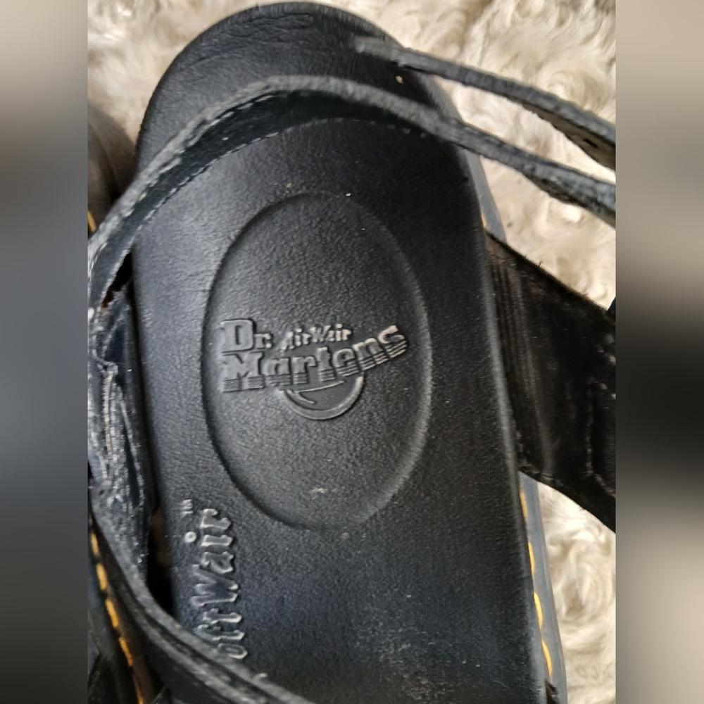 🌟 Dr. Martens Women's VOSS Leather Strap Sandals - Picture 11 of 13